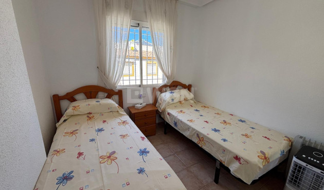 Resale - Bungalow - Torrevieja