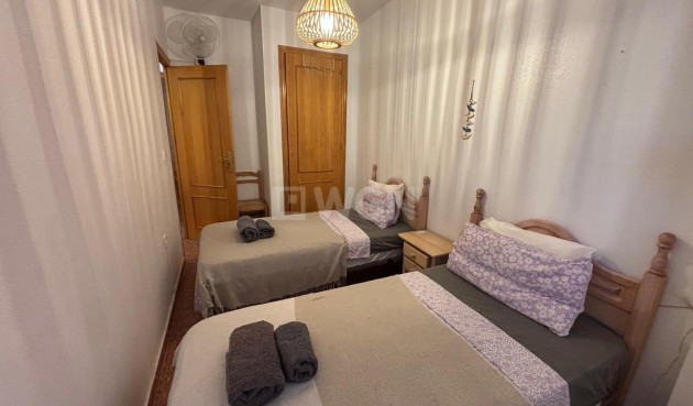 Odsprzedaż - Mieszkanie w bloku - Torrevieja - Playa de los Locos