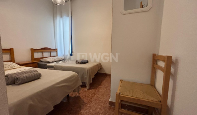 Odsprzedaż - Mieszkanie w bloku - Torrevieja - Playa de los Locos