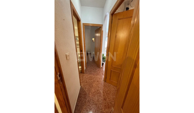 Odsprzedaż - Mieszkanie w bloku - Torrevieja - Playa de los Locos