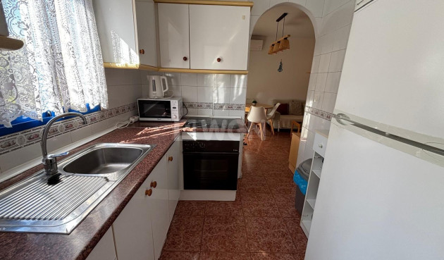 Odsprzedaż - Mieszkanie w bloku - Torrevieja - Playa de los Locos