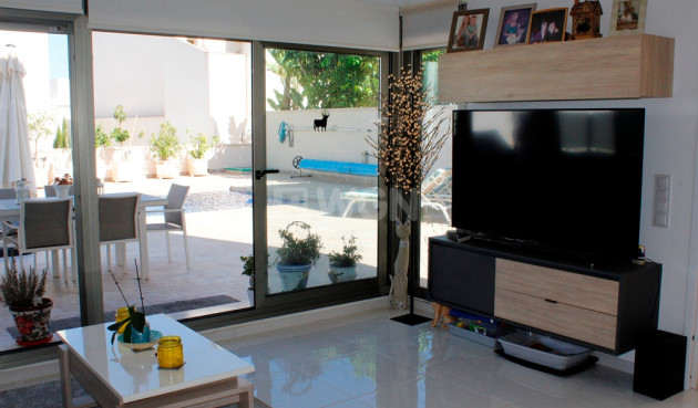 Odsprzedaż - Villa - San Miguel de Salinas - Inland