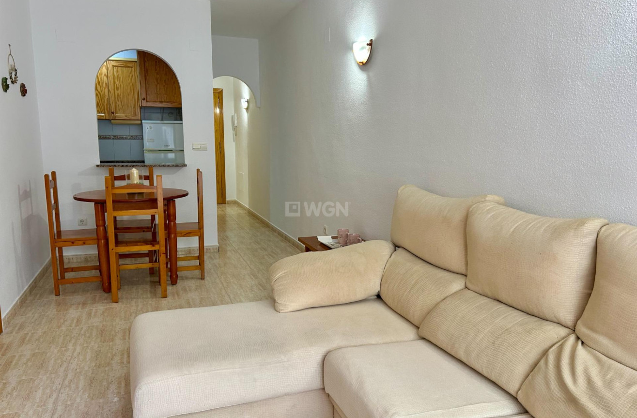 Odsprzedaż - Mieszkanie w bloku - Torrevieja - Estacion De Autobuses