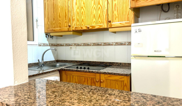 Odsprzedaż - Mieszkanie w bloku - Torrevieja - Estacion De Autobuses