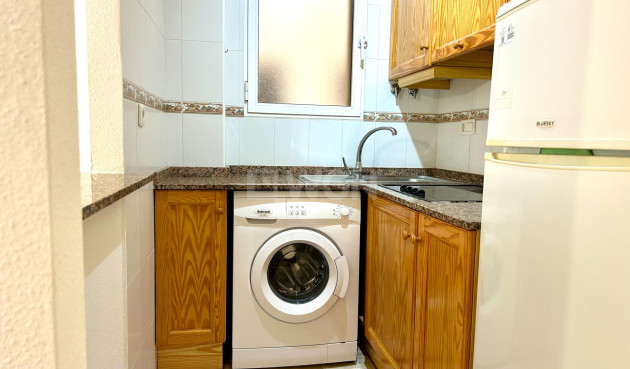 Odsprzedaż - Mieszkanie w bloku - Torrevieja - Estacion De Autobuses