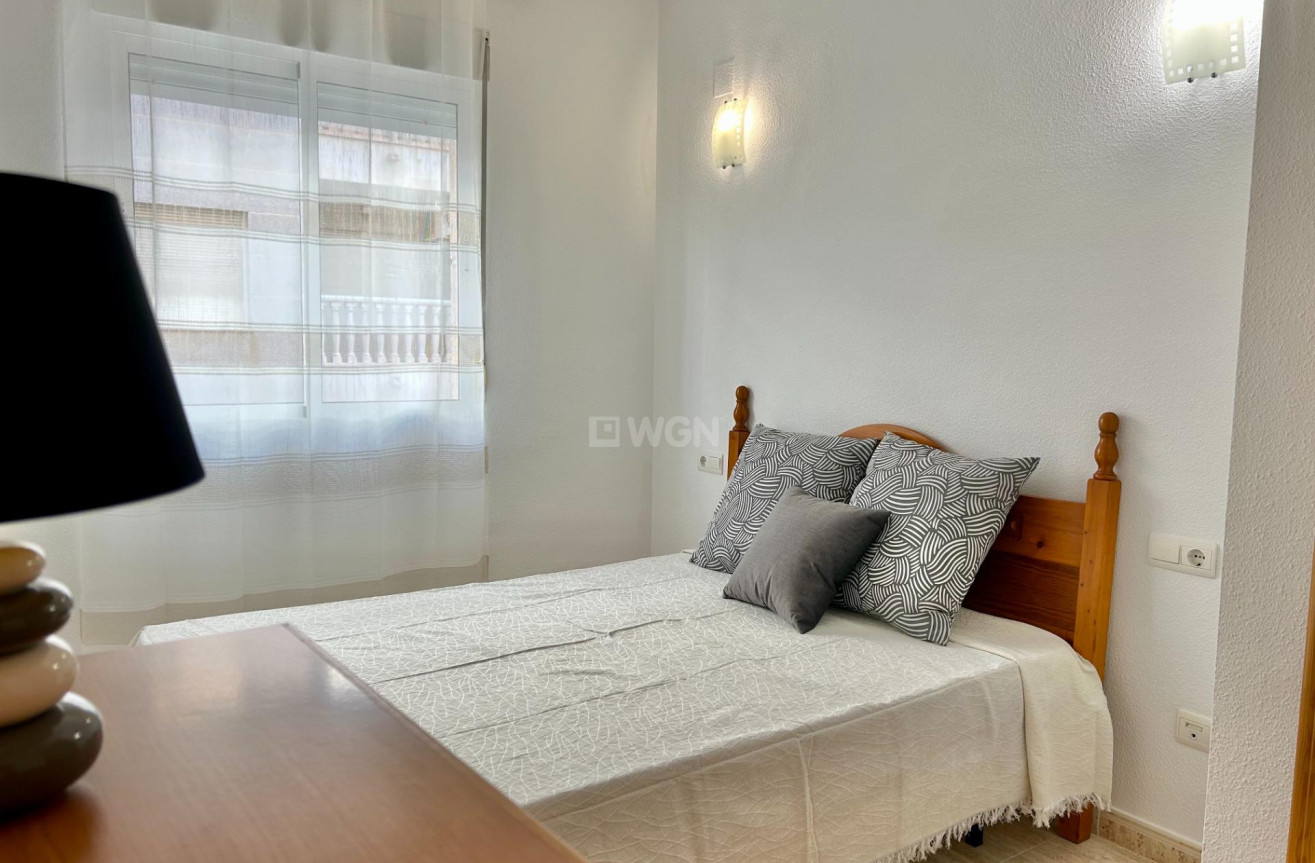 Odsprzedaż - Mieszkanie w bloku - Torrevieja - Estacion De Autobuses