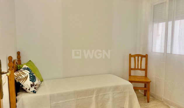 Odsprzedaż - Mieszkanie w bloku - Torrevieja - Estacion De Autobuses