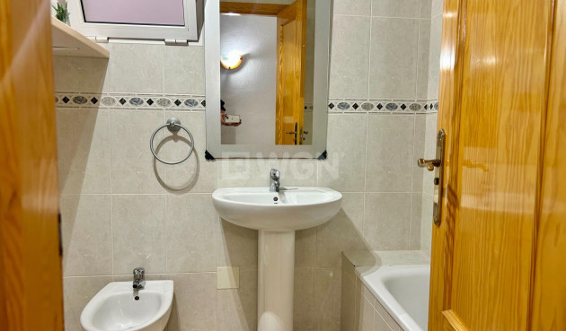 Odsprzedaż - Mieszkanie w bloku - Torrevieja - Estacion De Autobuses