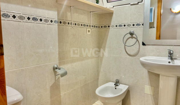 Odsprzedaż - Mieszkanie w bloku - Torrevieja - Estacion De Autobuses