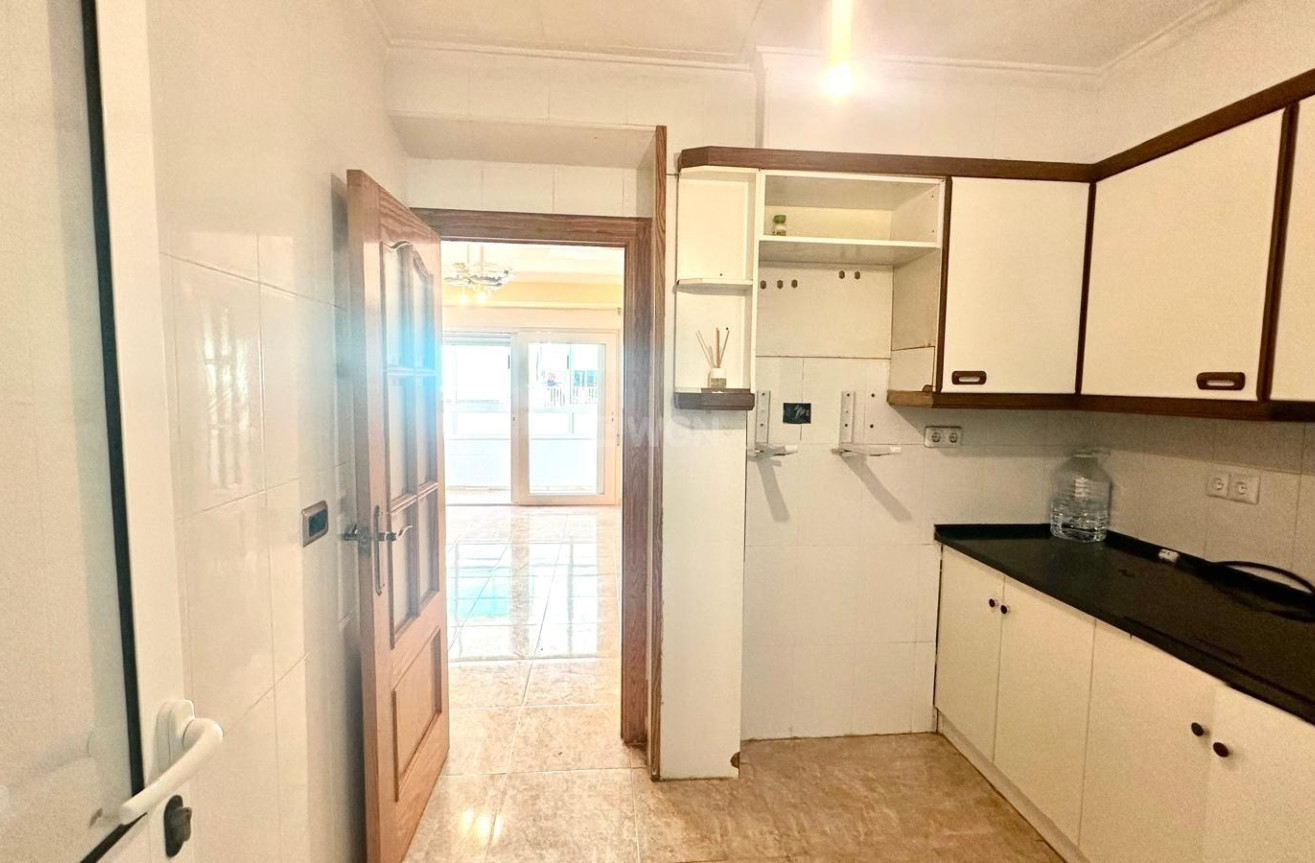 Wiederverkauf - Wohnung - Torrevieja - Estacion De Autobuses