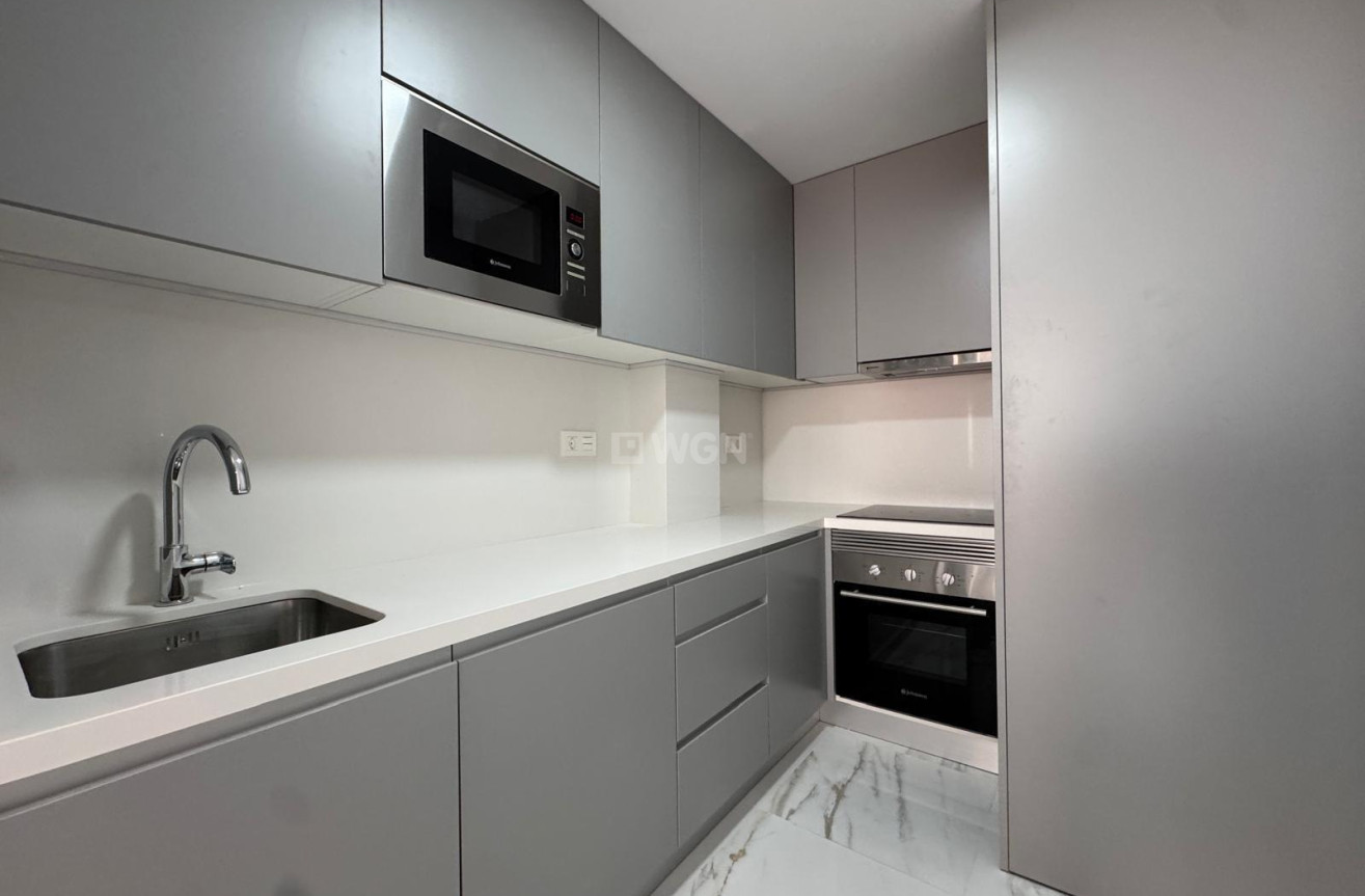 Resale - Apartment / flat - Torrevieja - Centro