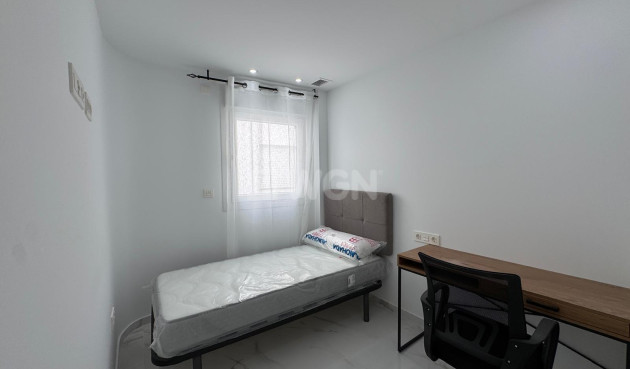 Resale - Apartment / flat - Torrevieja - Centro