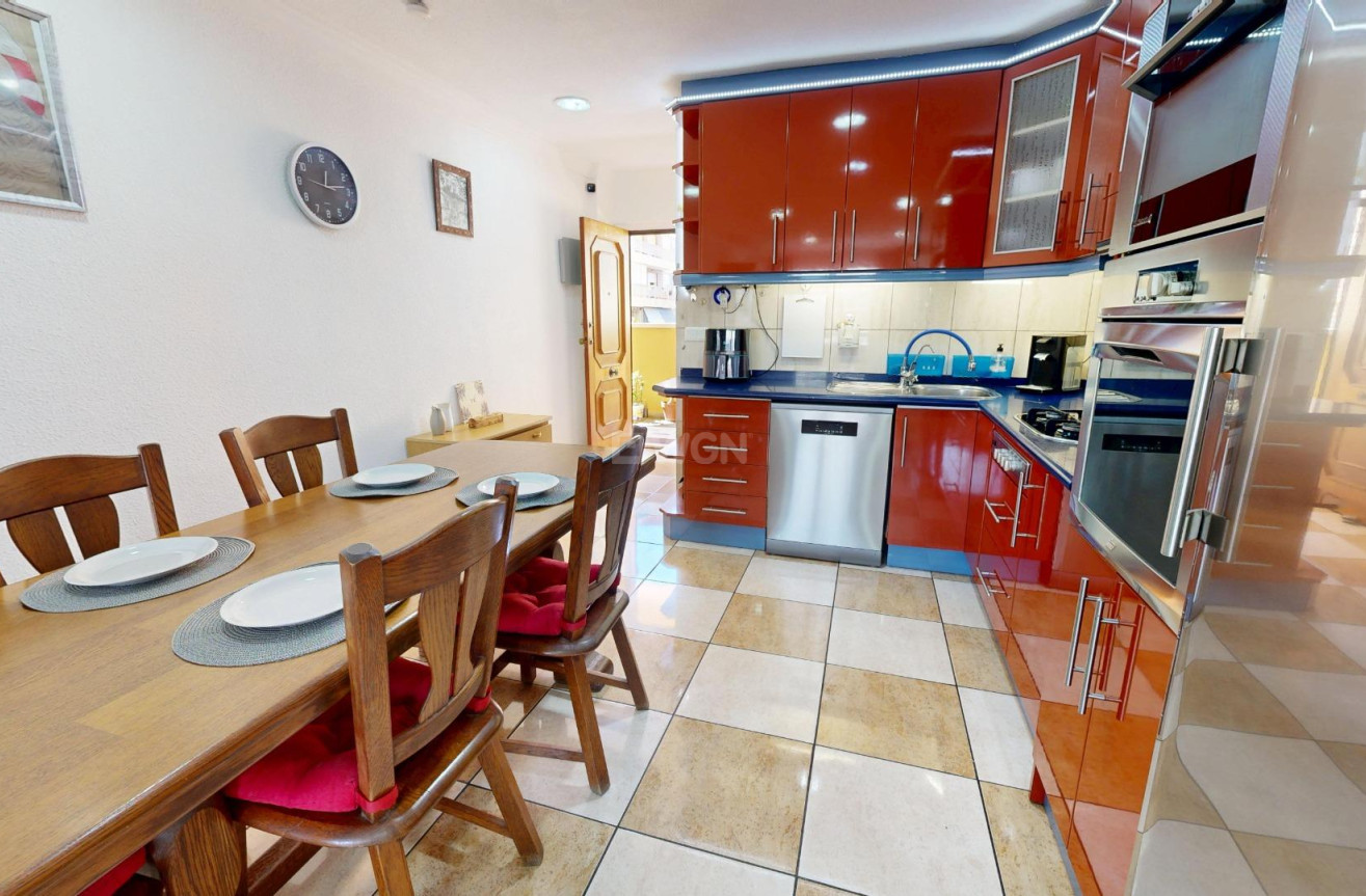 Odsprzedaż - Mieszkanie w bloku - Torrevieja - Puerto Deportivo Marina Salinas