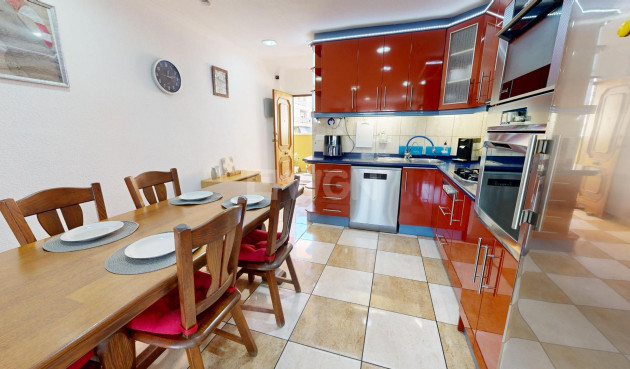 Odsprzedaż - Mieszkanie w bloku - Torrevieja - Puerto Deportivo Marina Salinas