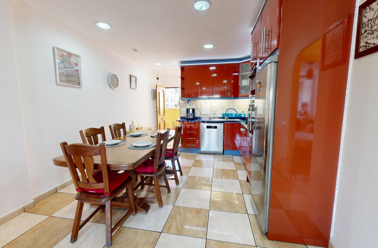 Odsprzedaż - Mieszkanie w bloku - Torrevieja - Puerto Deportivo Marina Salinas