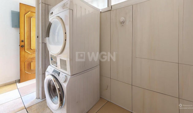 Odsprzedaż - Mieszkanie w bloku - Torrevieja - Puerto Deportivo Marina Salinas