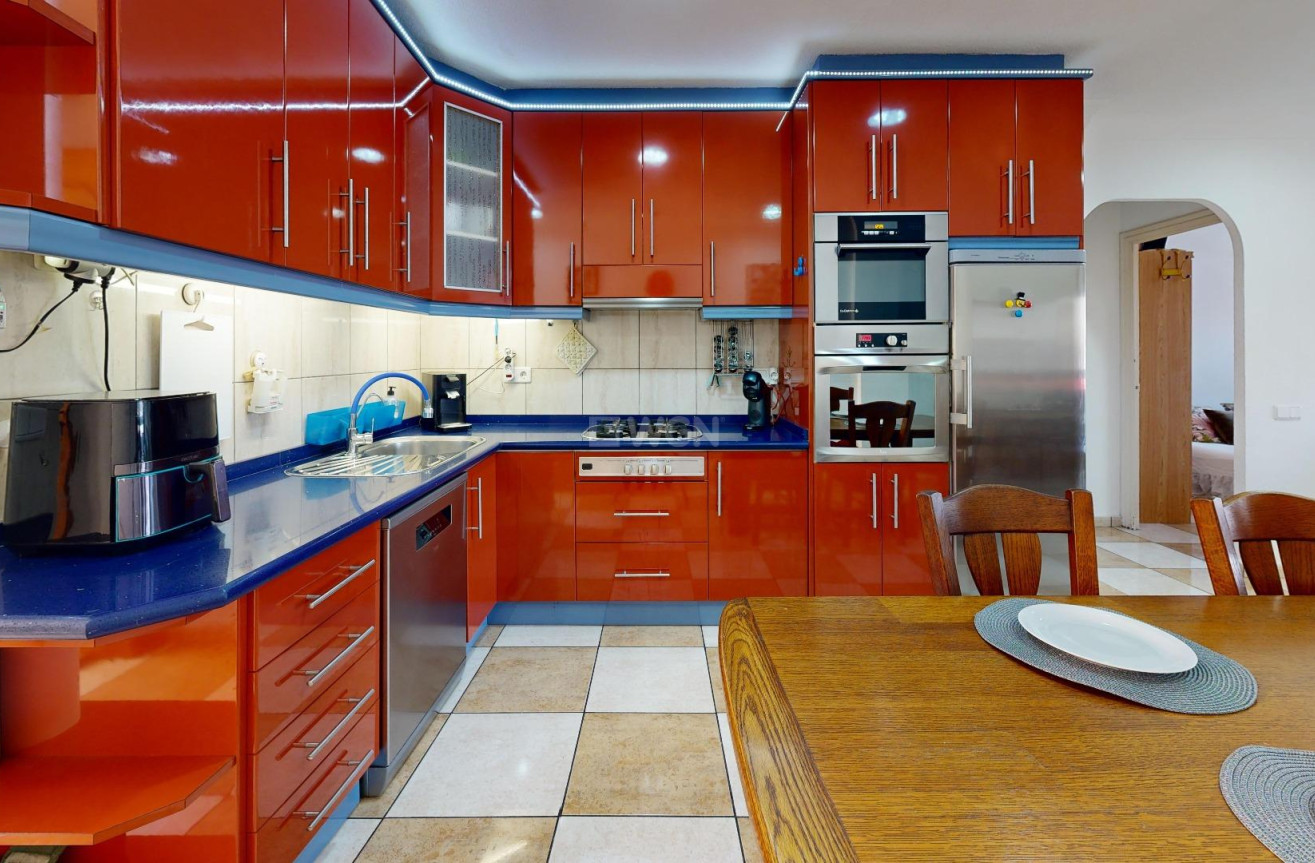 Odsprzedaż - Mieszkanie w bloku - Torrevieja - Puerto Deportivo Marina Salinas