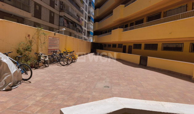 Odsprzedaż - Mieszkanie w bloku - Torrevieja - Puerto Deportivo Marina Salinas