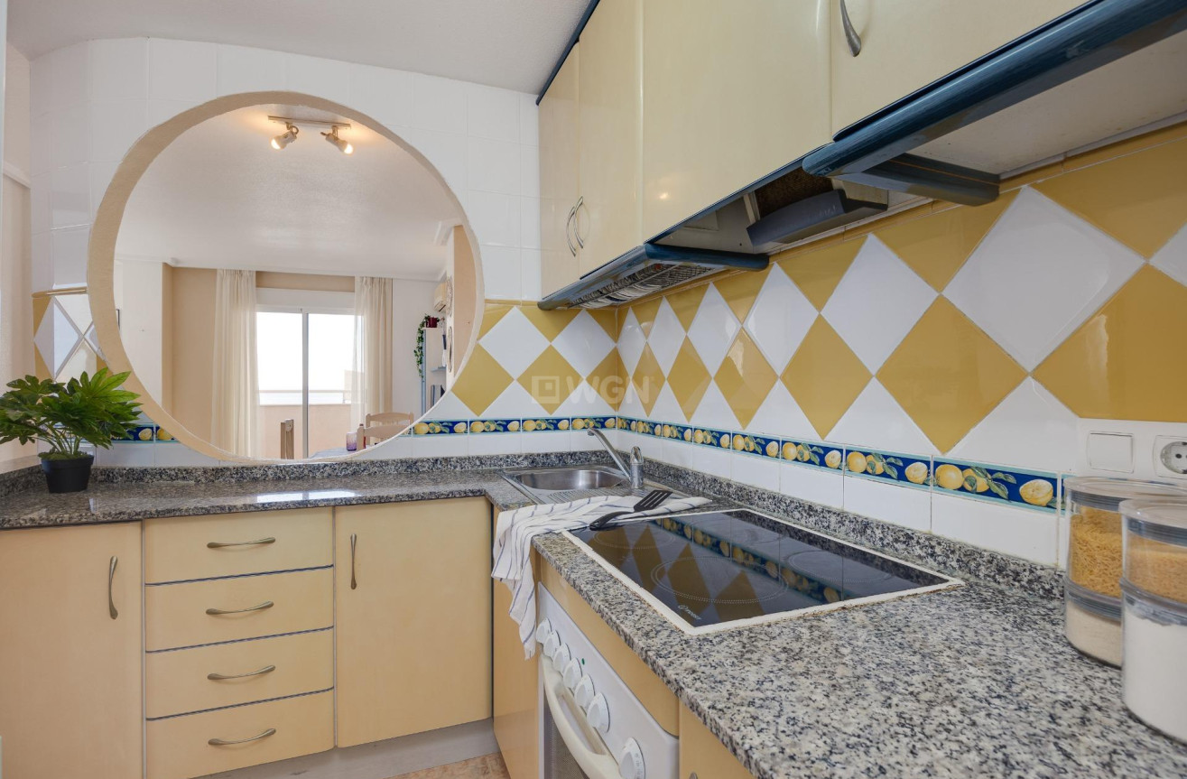 Odsprzedaż - Mieszkanie w bloku - Torrevieja - La Veleta