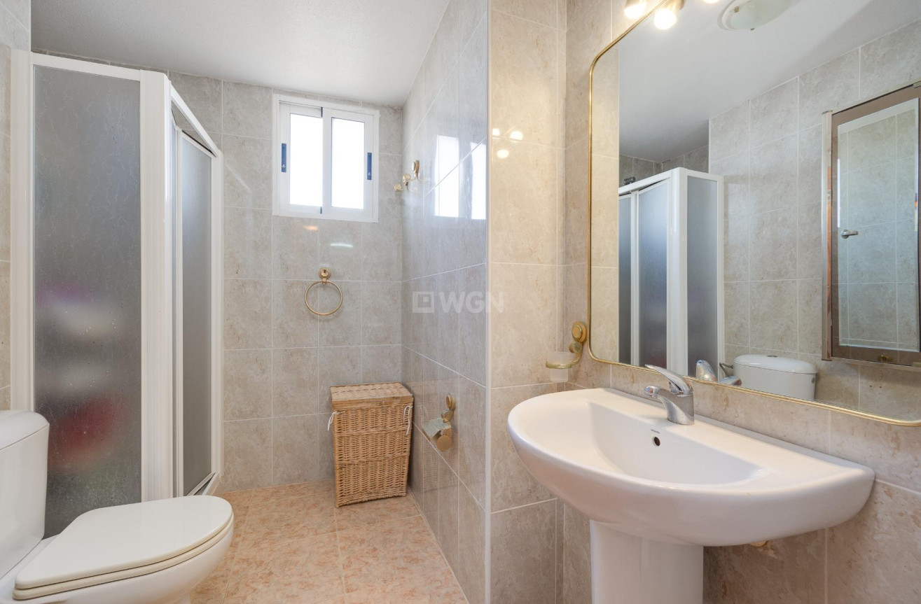 Odsprzedaż - Mieszkanie w bloku - Torrevieja - La Veleta