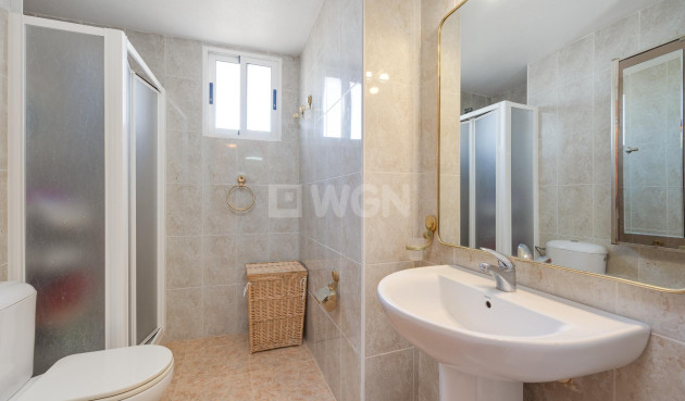 Odsprzedaż - Mieszkanie w bloku - Torrevieja - La Veleta