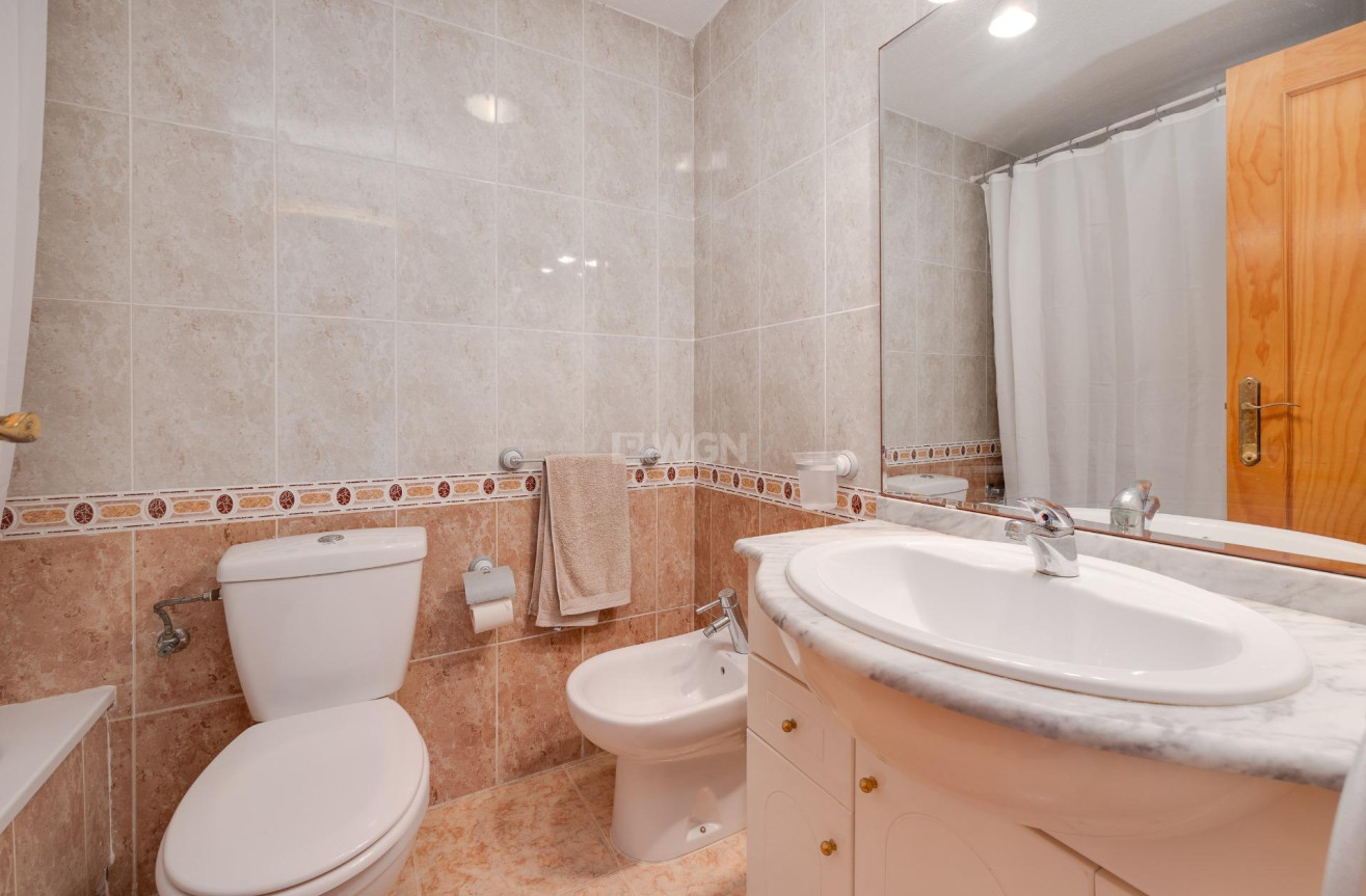 Odsprzedaż - Mieszkanie w bloku - Torrevieja - La Veleta