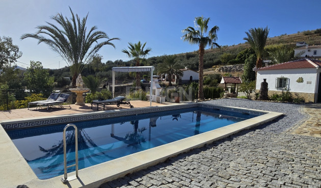 Odsprzedaż - Villa - Alcaucín - Inland