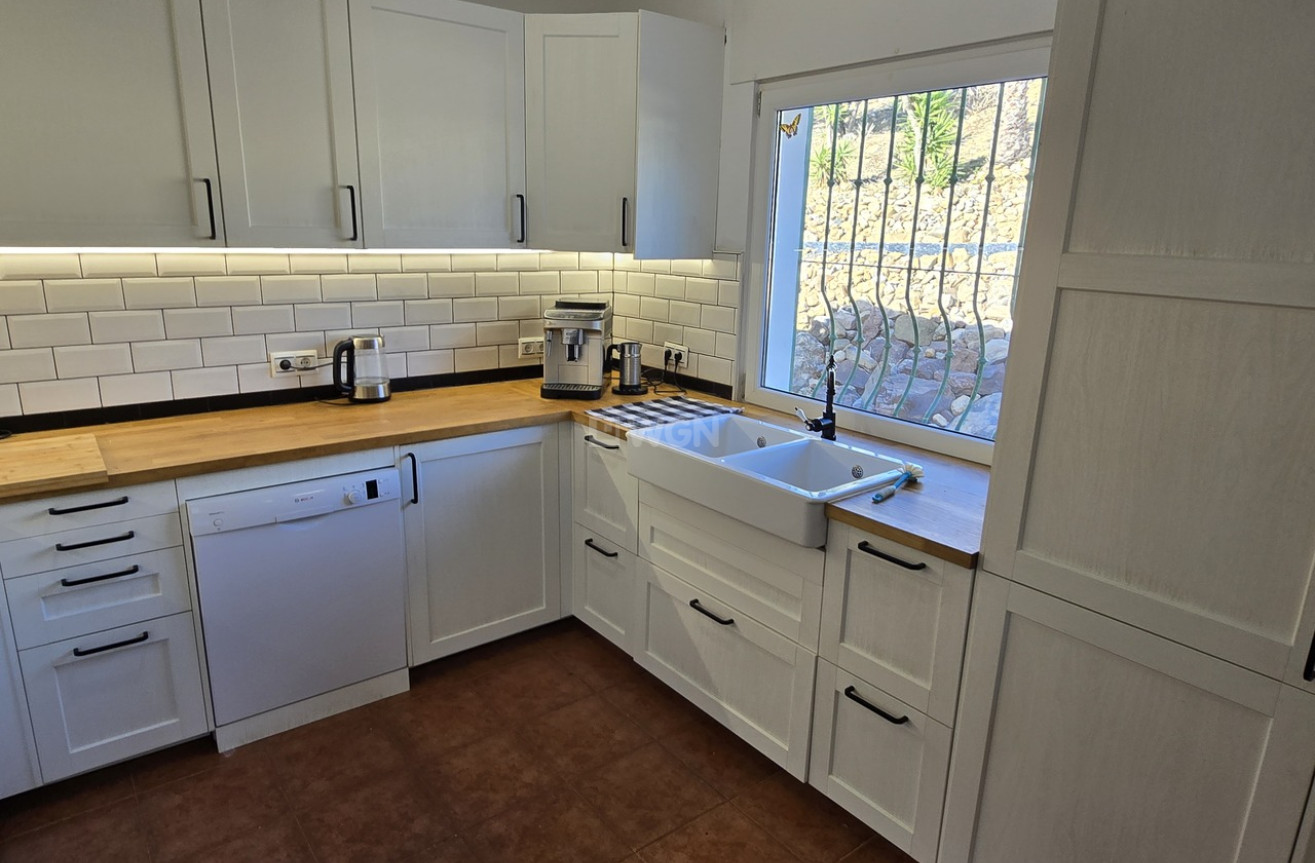 Odsprzedaż - Villa - Alcaucín - Inland