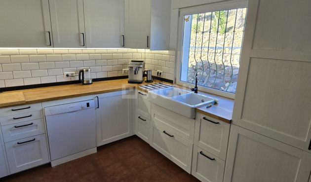 Odsprzedaż - Villa - Alcaucín - Inland