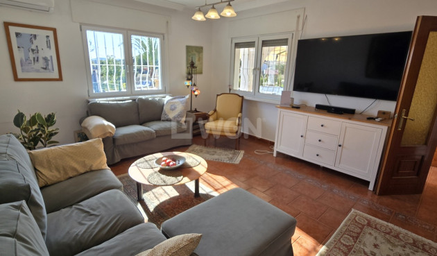 Odsprzedaż - Villa - Alcaucín - Inland