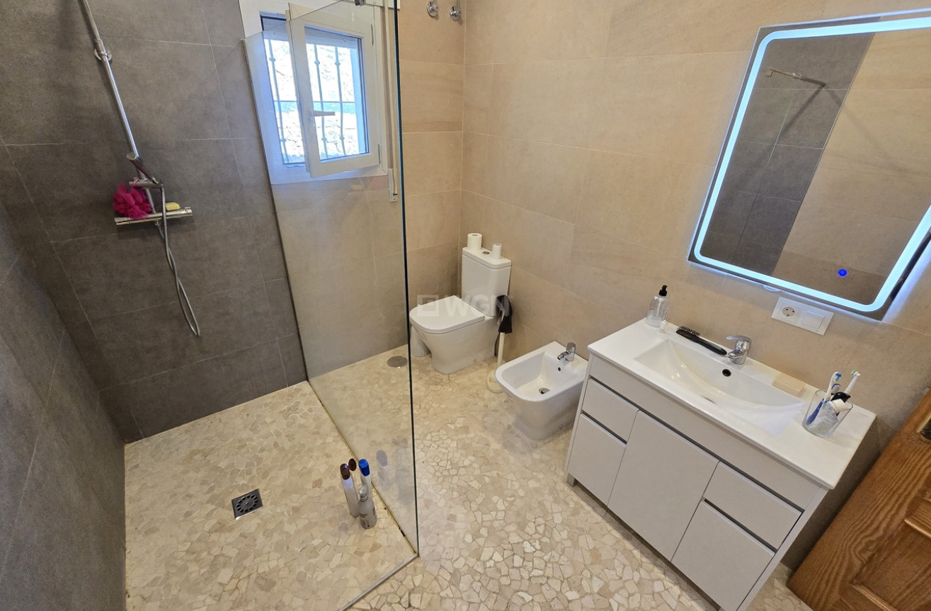 Odsprzedaż - Villa - Alcaucín - Inland