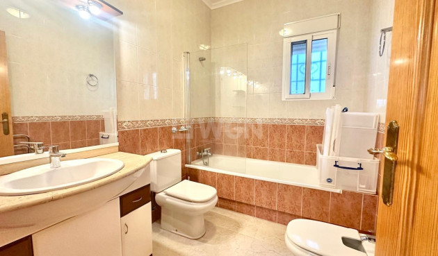 Odsprzedaż - Villa - Bigastro - Comunidad Valenciana