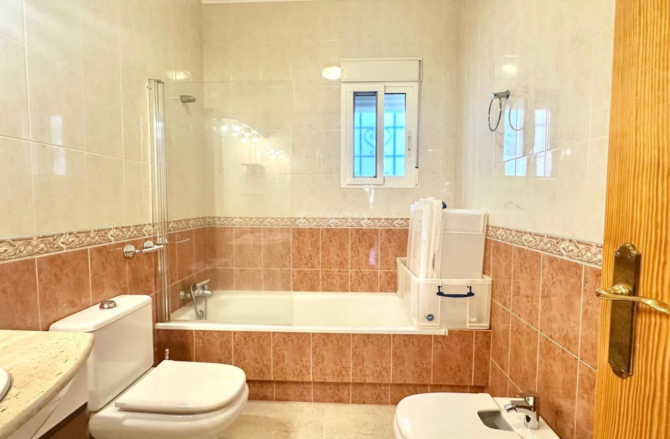 Odsprzedaż - Villa - Bigastro - Comunidad Valenciana