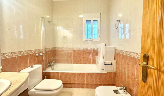 Odsprzedaż - Villa - Bigastro - Comunidad Valenciana