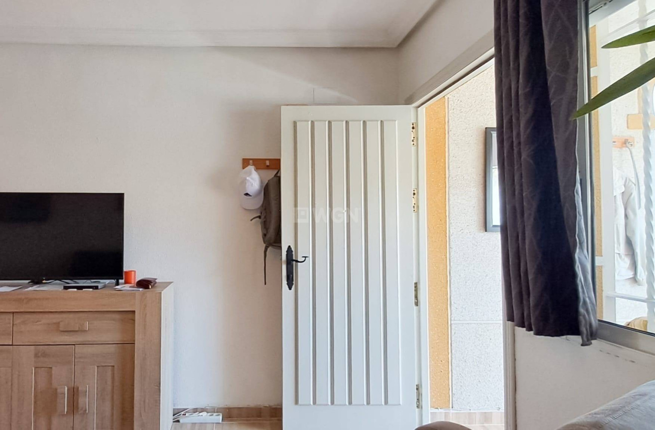 Odsprzedaż - Mieszkanie w bloku - Torrevieja - Parque Acuático - Sector 25