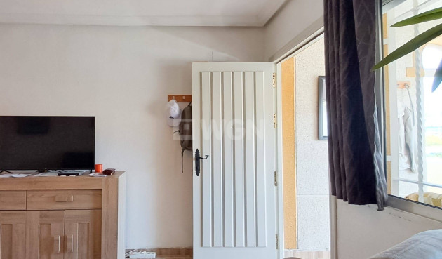 Odsprzedaż - Mieszkanie w bloku - Torrevieja - Parque Acuático - Sector 25