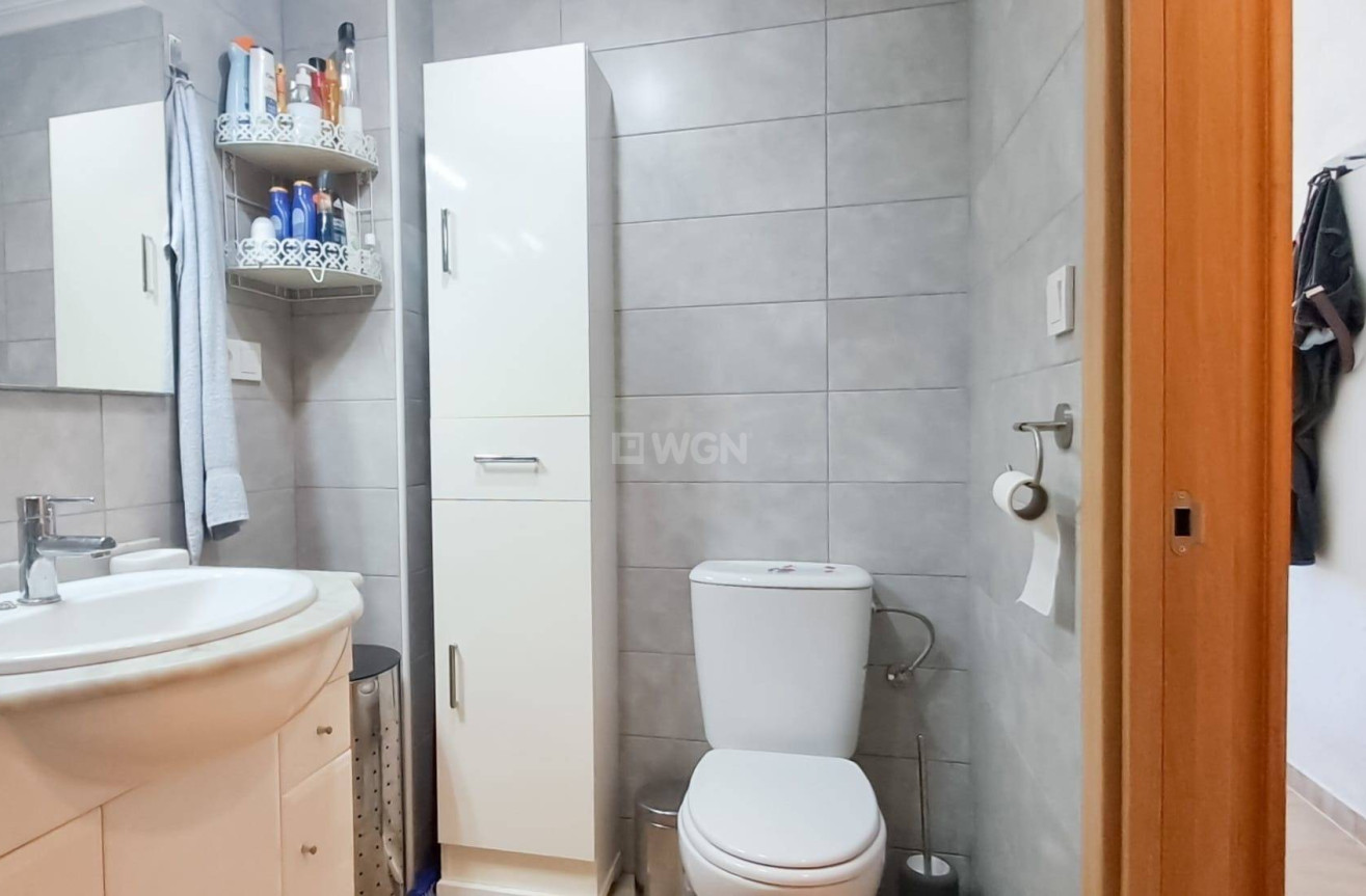 Odsprzedaż - Mieszkanie w bloku - Torrevieja - Parque Acuático - Sector 25