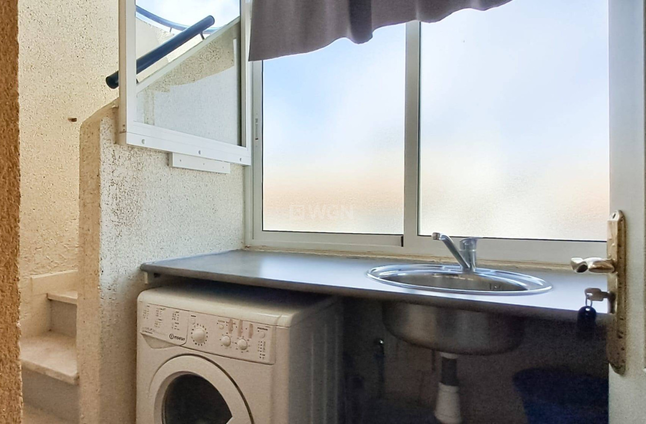 Odsprzedaż - Mieszkanie w bloku - Torrevieja - Parque Acuático - Sector 25