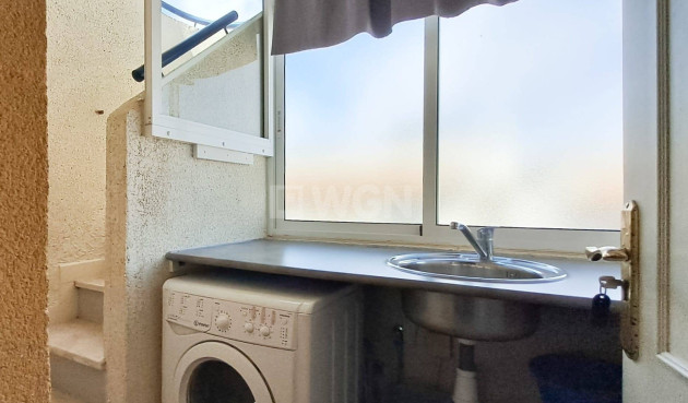 Odsprzedaż - Mieszkanie w bloku - Torrevieja - Parque Acuático - Sector 25