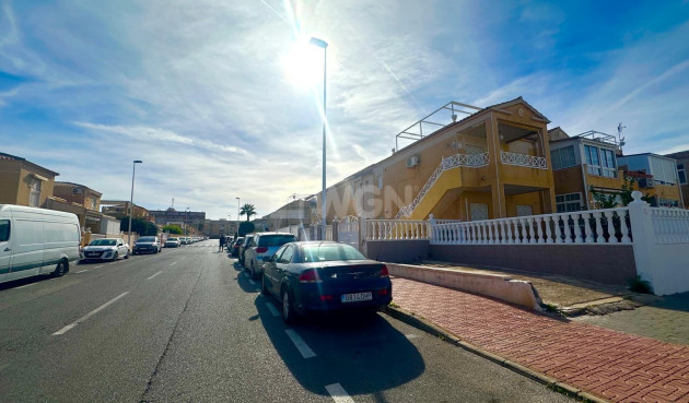 Odsprzedaż - Bungalow - Torrevieja - Playa de los Locos