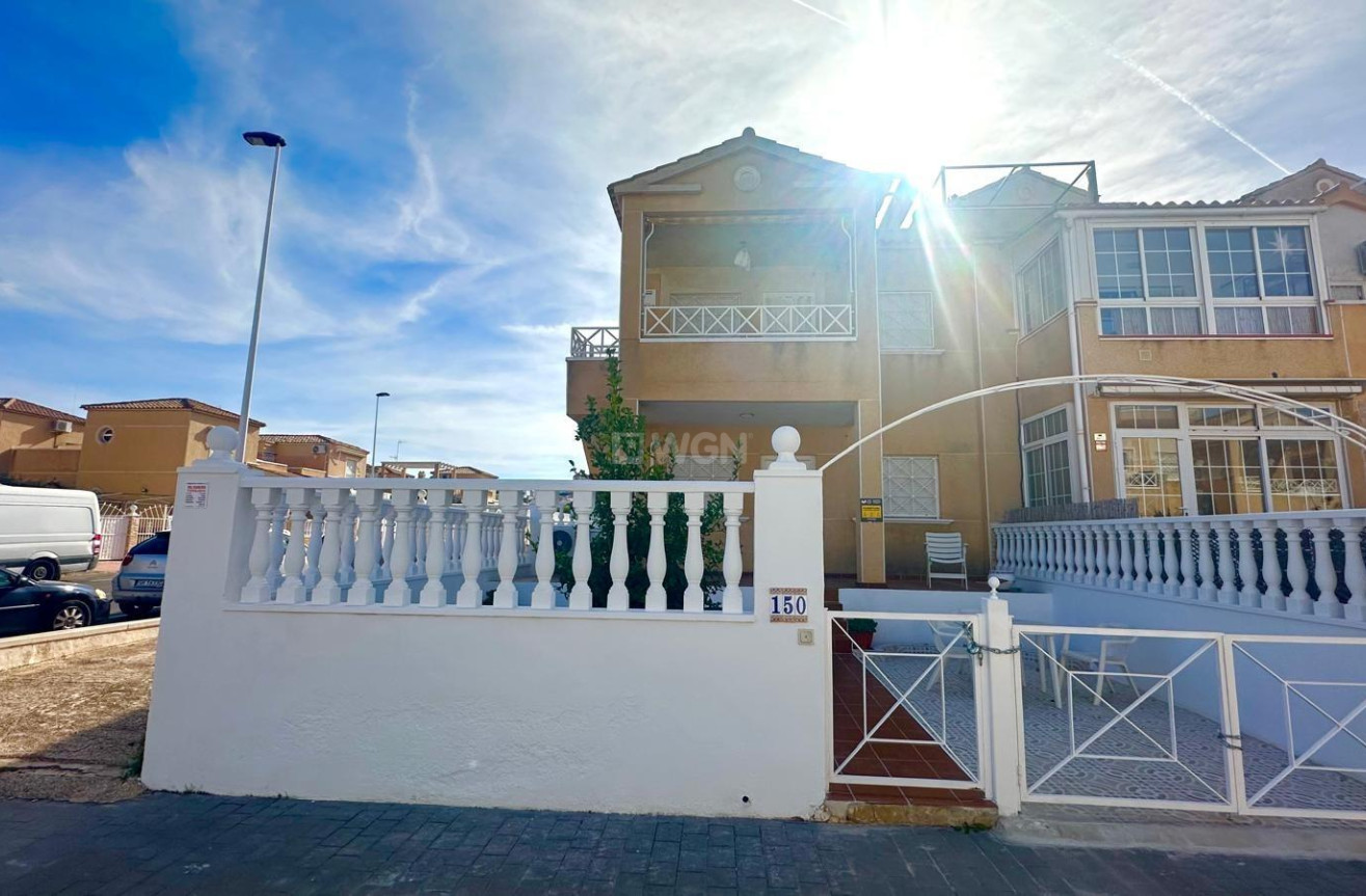 Odsprzedaż - Bungalow - Torrevieja - Playa de los Locos