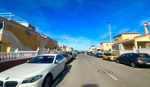 Odsprzedaż - Bungalow - Torrevieja - Playa de los Locos