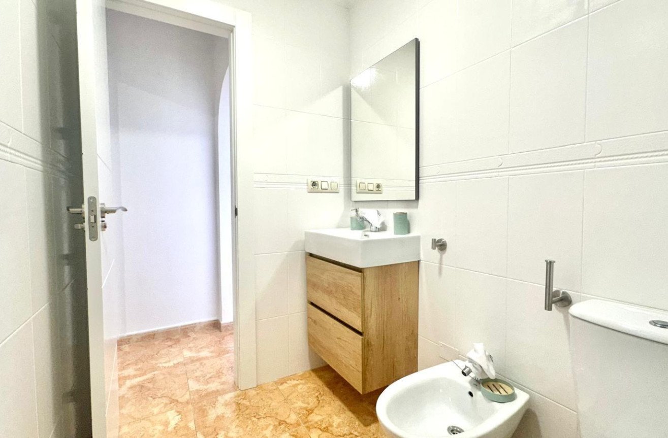 Odsprzedaż - Bungalow - Torrevieja - Playa de los Locos