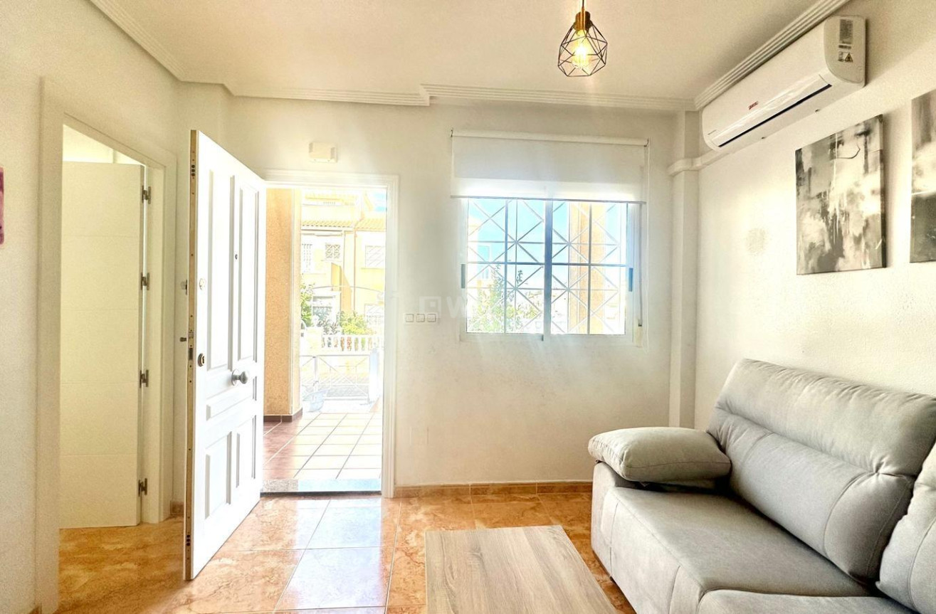 Odsprzedaż - Bungalow - Torrevieja - Playa de los Locos