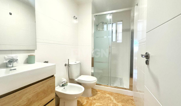 Odsprzedaż - Bungalow - Torrevieja - Playa de los Locos