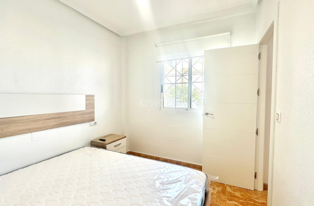 Odsprzedaż - Bungalow - Torrevieja - Playa de los Locos