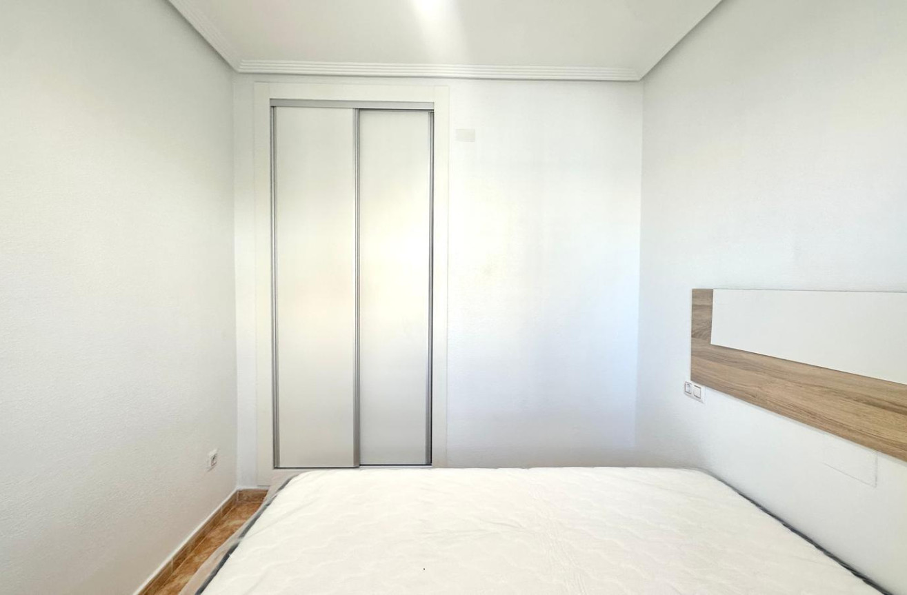 Odsprzedaż - Bungalow - Torrevieja - Playa de los Locos