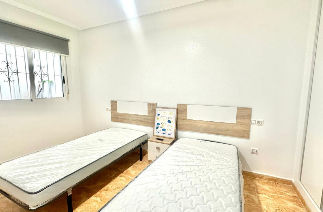 Odsprzedaż - Bungalow - Torrevieja - Playa de los Locos