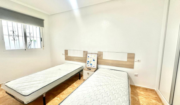 Odsprzedaż - Bungalow - Torrevieja - Playa de los Locos