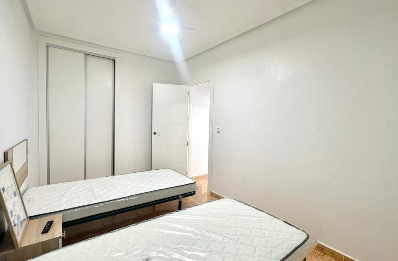 Odsprzedaż - Bungalow - Torrevieja - Playa de los Locos